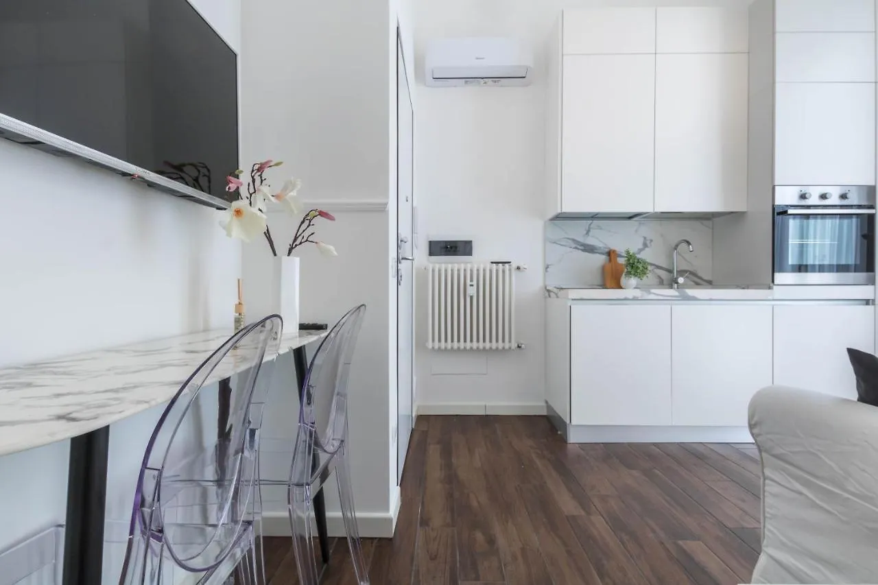 Joivy Chic Apartment For 3 Close To Sempione Park Milan Italy
