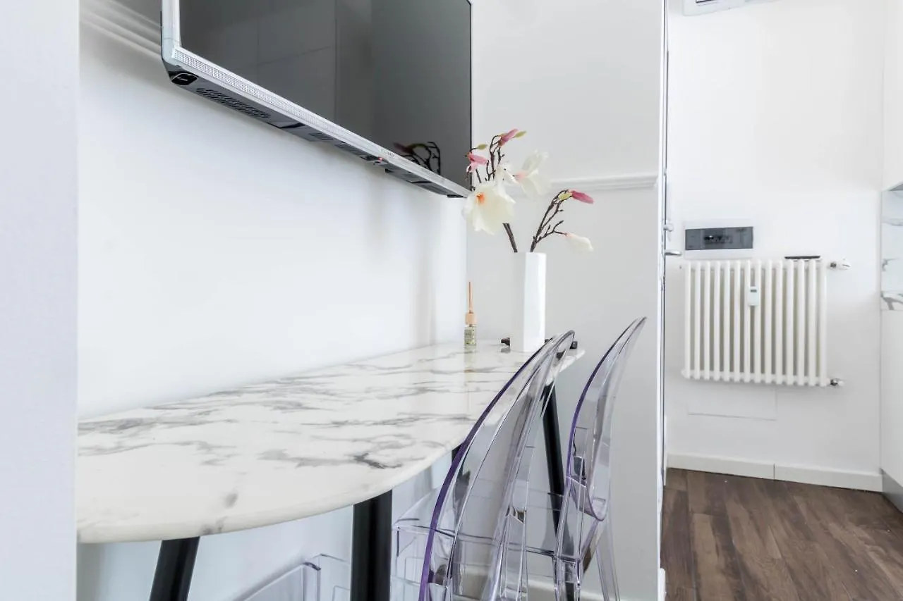 Joivy Chic Apartment For 3 Close To Sempione Park Milan Italy